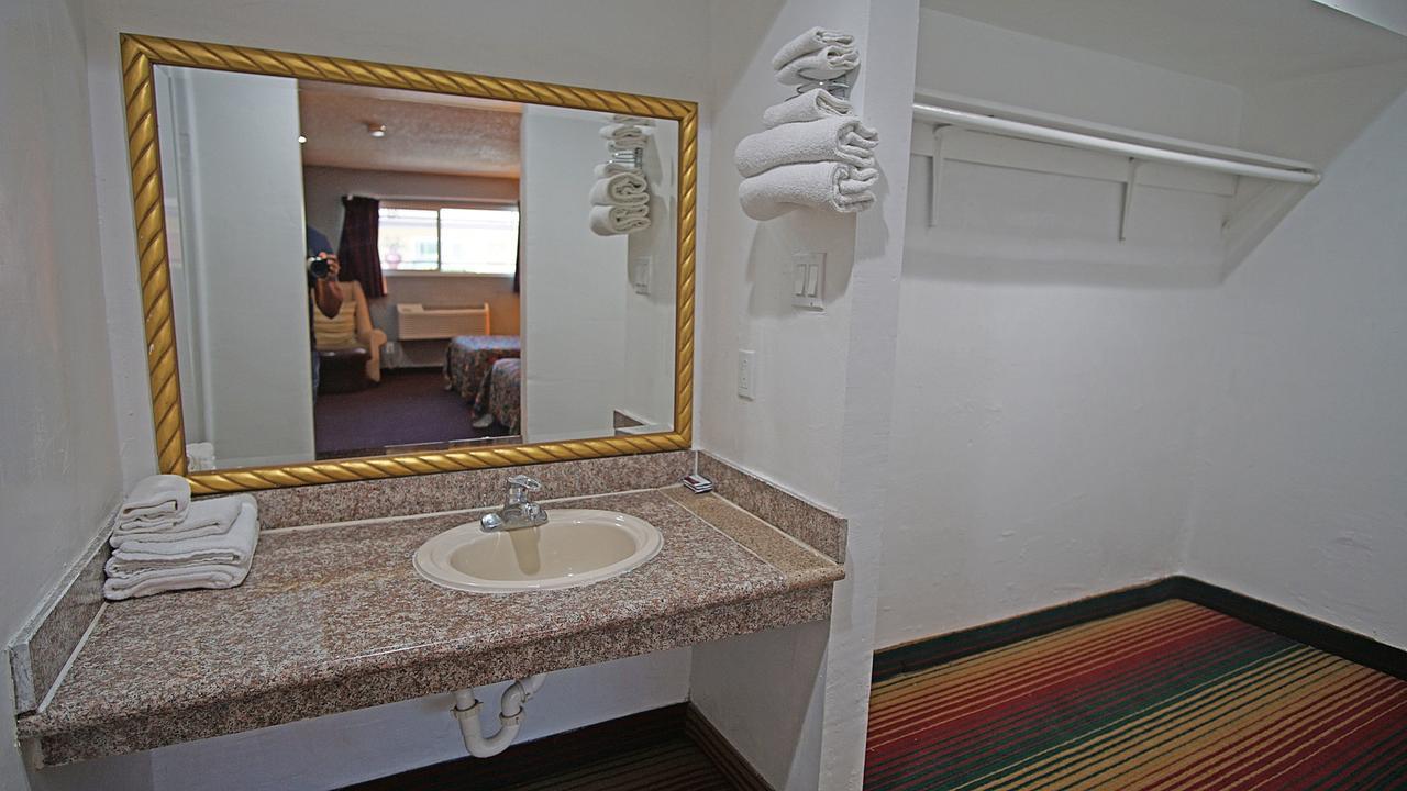 Los Angeles Inn & Suites - Lax West Athens Buitenkant foto
